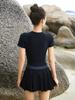 Traje de baño de una pieza con costuras de color en contraste para mujer, que cubre el vientre, adelgazamiento de moda, falda delgada conservadora, traje de baño para nadar al aire libre con protección solar.
