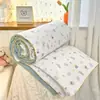 Colcha de verano de doble capa de gasa, grado maternal e infantil Clase A, lavable a máquina, colcha de aire acondicionado para verano, adecuada para dormitorios de estudiantes, colcha fina como regalo