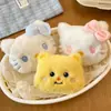 Llavero Colgante de Muñeca de Peluche de Dibujos Animados Lazo Accesorios de Hello Kitty Bolso Accesorios para Pantuflas