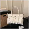 Bolsa de Ombro Vermelha Retro de Alta Qualidade e Grande Capacidade para Mulheres, Versátil Modelo Novo 2026, Bolsa Transversal de Nicho Bolsa Baguette