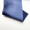 Tejido de satén elástico, grueso y brillante con una caída suave, que presenta un efecto reluciente de seda artificial, adecuado para disfraces de baile y ropa formal.