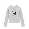 Camiseta de mujer de color albaricoque, cuello redondo, hombros normales, manga larga, nuevo estilo primavera y otoño, estampado de gatito de dibujos animados, top juvenil y versátil de corte ajustado