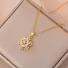Collar para Mujer Estilo Japonés y Coreano Transfronterizo Copo de Nieve Mismo Estilo Flor Microincrustada Circonita Juego Giratorio Collar de Acero de Titanio Venta al por Mayor