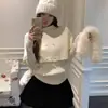 2026 Invierno Rojo Atmósfera Navideña Capa con Cuello de Piel Suéter Falda Sensación de Mil Oro Traje de Año Nuevo para Mujer