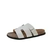 Chinelos Femininos Versáteis e Modernos Estilo Birkenstock 2026 Verão Outdoor Plano Tira de Velcro Sandálias Casuais de Praia