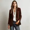 Jaqueta feminina outonal transfronteiriça europeia e americana de 2025, elegante casaco de camurça marrom com bolsos e botões