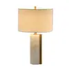 Lâmpada de Mesa Simples Estilo Americano Designer para Quarto de Cabeceira Modelo Dourado Escovado Decoração de Quarto Minimalista Moderno Mesa de Mármore