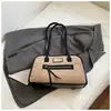 Maleta de Braço Moda Retrô Feminina 2025 Nova de Alto Padrão Nicho Bolsa de Braço Feminina para Trabalho Bolsa de Ombro Tendência