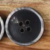 Botones Creativos UV de Borde Redondeado Estilo Americano Moderno de Cuatro Agujeros de Cuerno Natural Negro para Abrigos, Trajes y Gabardinas