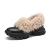 Sapatos Peludos com Sola Grossa Estilo Retrô para Mulheres 2026 Inverno Novos Mocassins Versáteis de Calçar Fácil Sapatos de Algodão Versáteis e Quentes