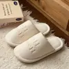 Pantuflas de Algodón de Color Sólido Antideslizantes para Mujer 2026 Otoño/Invierno Estilo Nuevo Antideslizantes Gruesas para Interiores Transpirables Suela Suave Zapatos de Algodón para el Hogar para Hombre