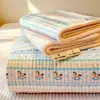 Funda de Cama Cálida Engrosada Juego de Tres Piezas Vellón de Leche Temporada de Otoño e Invierno Protector de Cama Cubierta de Cama Más Terciopelo Simple para Cama Cubierta Protectora