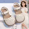 Sandalias Versátiles de Moda para Niñas 2026 Nuevo Estilo de Verano Zapatos de Princesa Cerrados Calados para Niños Mayores Sandalias Tejidas