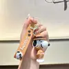 Pingente de chaveiro Snoopy de desenho animado da moda, acessório para bolsa de casal de barraca de rua, pequeno presente para máquinas de garra, atacado