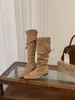 Primer Encuentro Botas de Gamuza Altas para la Temporada Otoño/Invierno 2026 para Mujer Color Maillard Marrón Botas Largas Adelgazantes