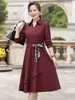 Vestido de Otoño para Mamá 2026 Estilo Nuevo Moda Cintura Ceñida Adelgazante Vestido Camisa de Longitud Media Falda Elegante de Gama Alta