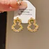 Design de Cabacinha Esculpida em Ouro~Brincos Vazados de Cabacinha com Zircônia de Luxo Leve Banhados a Ouro Real 18K Brincos Frescos Brincos de Nicho de Alta Qualidade