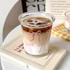 2026 Estilo Ins Transfronterizo Vaso de Vidrio con Lazo Rosa de Alto Valor Taza para Café Té con Leche para Uso en Casa Creativo Estética Femenina Vaso para Bebidas Frías