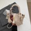 Bolso de Mano de Diseño Nicho para Mujer 2025 Nueva Moda Bolso Balde Retro Estilo Occidental Bufanda de Seda Decorativa Bolso de Hombro Cruzado