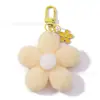 Venta Directa de Fábrica Llavero de Flor de Peluche Accesorios de Pompón de Color Caramelo Colgante de Niña Flor de Cerezo de Invierno Flor Pequeña Linda