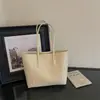 Nova bolsa de ombro retrô minimalista 2026 para mulheres, grande capacidade, casual, para o trabalho, bolsa tote com textura trançada