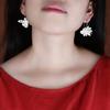 Hermosos pendientes de moda retro con baño de oro blanco, peonías personalizadas, pendientes elegantes con gancho, regalo para personas mayores