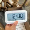 Reloj despertador electrónico inteligente para niños, carga de tres juegos de hora de alarma para que los estudiantes se levanten, despertador con voz