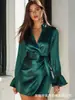 Vestido de Satén de Color Sólido Estilo Europeo y Americano Transfronterizo 2026 Nuevo para Mujer, Vestido Corto Estilo Francés con Cuello en V y Lazos Cruzados en la Cintura