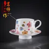 Conjunto de xícara e pires de café em cerâmica com padrões florais em relevo, xícara de chá da tarde estilo europeu, caneca de alto valor para uso doméstico, item de presente