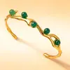 Pulsera de Acero Inoxidable en Nuevo Estilo Chino con Diseño Hueco de Rama Retro, Chapada en Oro de 18 Quilates, Ágata Roja Natural, Calcedonia Verde y Perlas