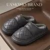 Pantuflas de algodón para hombre de talla grande, nuevo estilo otoño/invierno 2026, pantuflas de interior para el hogar, cálidas, impermeables y antideslizantes, hechas de cuero PU, para uso en invierno