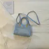 Bolso de moda nuevo estilo coreano para mujer, diseño único, bolso cuadrado pequeño simple, bolso cruzado moderno y versátil para mujer