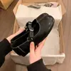 Zapatos planos retro Mary Jane para mujer, nuevo modelo 2026, versátiles para primavera y otoño, zapatos cómodos de suela blanda que no cansan los pies, adecuados para combinar con faldas, zapatos pequeños de piel
