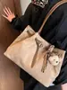 Bolsa Tote Suede Grande Capacidade Casual da Moda 2025 Inverno Nova para o Trabalho com Visual Elegante Casual de Ombro Feminina