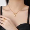 Nuevo Collar con Colgante de Conejo Lunar con Incrustaciones de Diamantes Estilo Nacional Moda para Mujer Personalizado Acero Titanio Chapado en Oro Cadena Clavícula