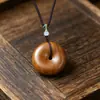Colar com Pingente de Cabacinha da Sorte em Madeira de Pêssego Antiga Natural com Corda Ajustável Corrente para Suéter, Joia Original Estilo Chinês em Madeira para Mulheres