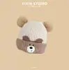 Gorro de bebé de otoño e invierno, bonito gorro de bola de pelo, tejido de lana gruesa, protección para los oídos para hombres y mujeres, tendencia súper linda