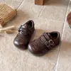 Zapatos Pequeños de Cuero para Niñas con Estampado de Leopardo Retro y Doble Hebilla 2026 Nuevo Estilo Otoño Suela Plana Suela Suave Cómodos Versátiles Modernos Zapatos de Vestir