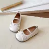 Sapatos de Princesa para Meninas 2026 Nova Coleção Primavera e Outono Sapatos Rasos Slip-On para Meninas Estilo Coreano Sapatos Slip-On para Meninas Pequenas com Solas Macias