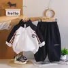 Conjunto Deportivo de Dos Piezas para Niños (Primavera y Otoño) Sudadera con Capucha y Pantalones Largos de Algodón, Ropa de Moda Infantil Trendy