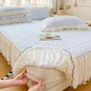 Falda de cama de encaje arrugado Clase A y sábana bajera dos en uno, juego acolchado de tres piezas, protector de colchón universal para todas las estaciones