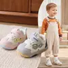 2026 Outono Novos Sapatos de Andador para Bebê Solado Macio Antiderrapante para Bebês Sapatos Estáveis para Meninos e Meninas de 0 a 1 Ano