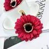 Nuevas Flores de Crisantemo de Primavera Corazón Negro Guía de Camino de Boda Pared Decorativa de Flores Decoración del Hogar Cabezas de Flores de Seda Listas para la Venta