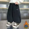 Pantalones de Chándal de Felpa Gruesa Estilo Otoño e Invierno para Niños 2026 Nuevo Estilo Pantalones de Terciopelo de Una Pieza para Niños Pequeños Pantalones Casuales para Niños con Puño de Canalé Pantalones de Linterna