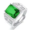 Anel Masculino Dominador com Padrão Vazado Esmeralda com Zircônia Verde, Diamante Retangular de Corte Asscher, Anel de Diamante Longo Texturizado para Negócios