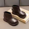 Novas Botas para Meninas Outono Inverno 2026 Infantil Dr. Botas Curtas Martens para Menina com Plus Veludo Estilo Britânico Sapatos Estilosos Versáteis