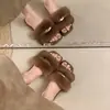 Pantuflas planas de pelo de conejo real para mujer, perfectas para usar al aire libre en otoño, un diseño nuevo e impresionante, increíblemente populares y que exudan una sensación lujosa y esponjosa.