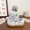 Zapatos rosas, estilo de entrenamiento alemán, tenis blancos acolchados, chic, colección de otoño, nicho, peculiar, con correas de velcro, nuevo estilo para mujer, mocasines