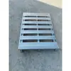 Paletes Industriais de Ferro de Alta Resistência com Design Nervurado Reforçado para Logística, Empilhadeiras, Armazenamento em Depósito e Uso Especializado