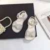 Sandalias para Niñas Verano 2025 Nuevos Zapatos de Cristal con Lazo Puntera Abierta Zapatos de Princesa para Niños Pedrería Niñita Playa
